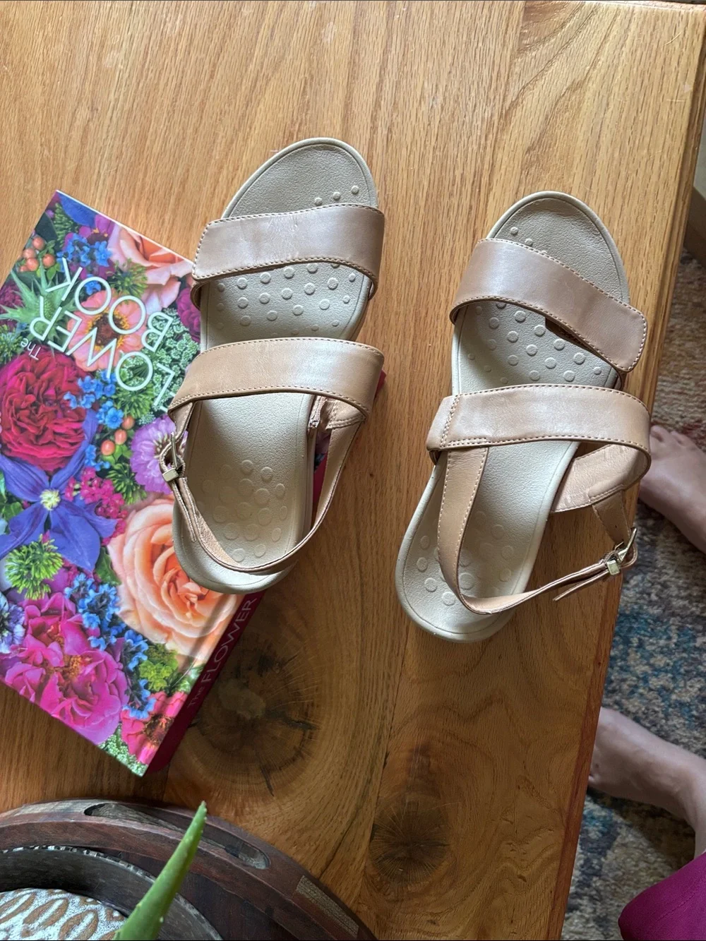 Vionic Women's Tan Leather Slingback Sandals - Picture 6 of 6
